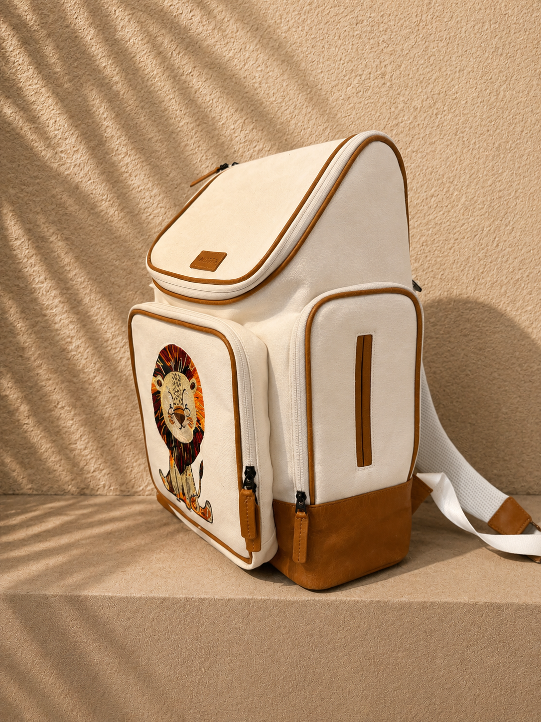 Muffa little lion embroidered backpack