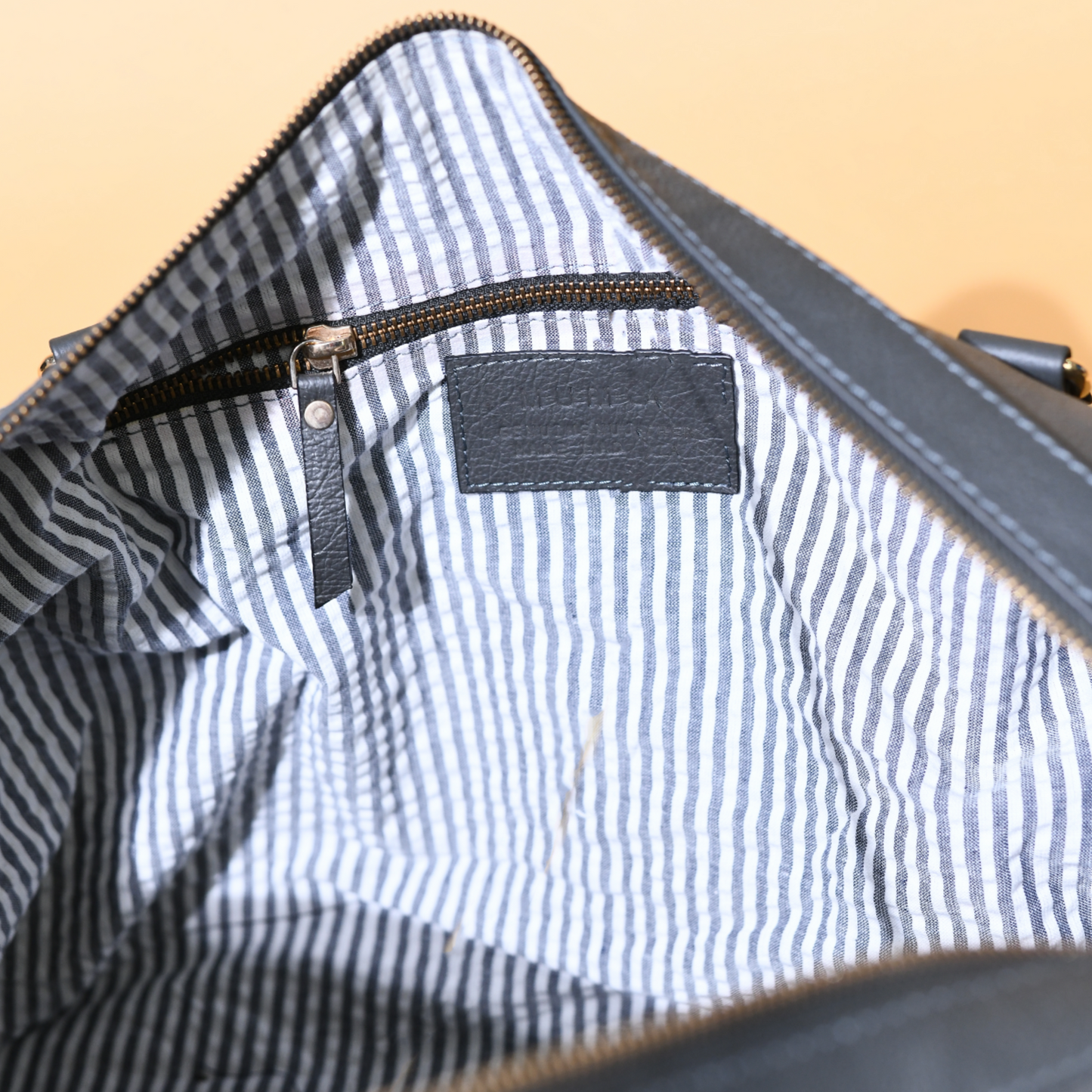 Travel weekender bag - I Gray